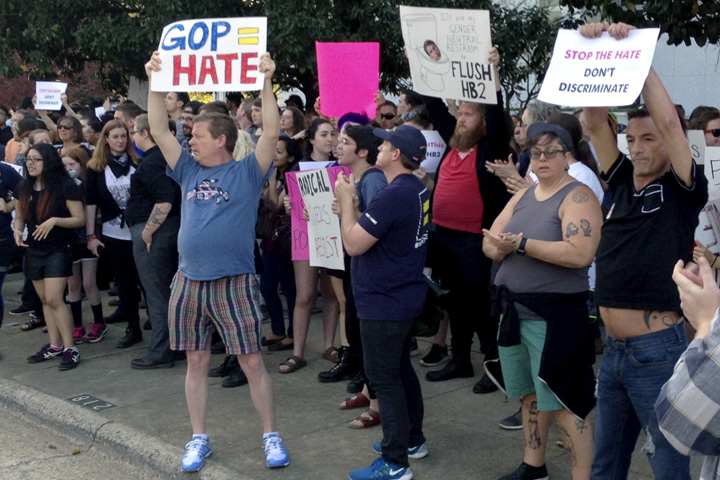thousandsprotestovernorthcarolinalgbtlaw